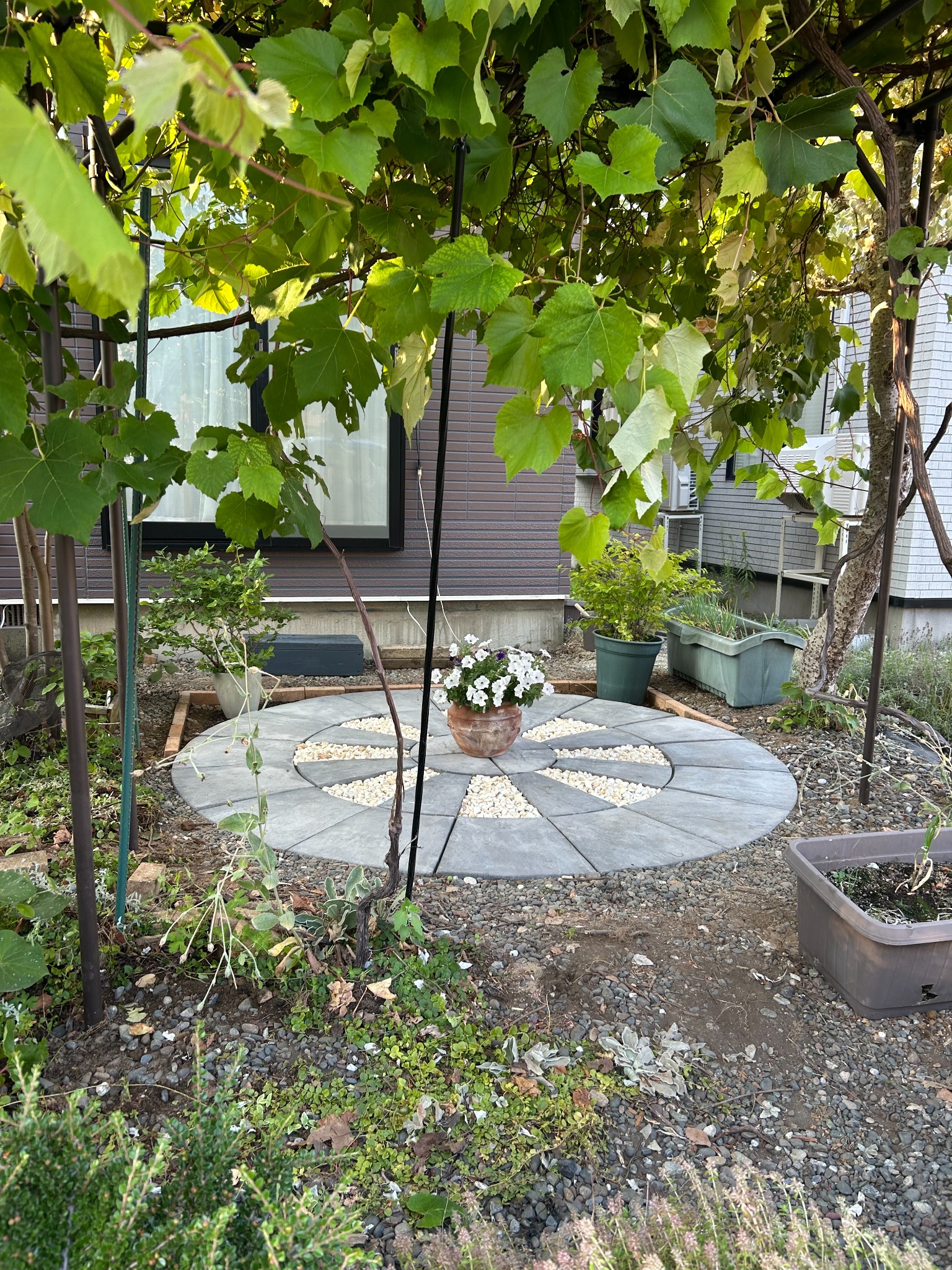 札幌市清田区 A様邸 ウッドデッキ解体・サークル型平板設置工事
